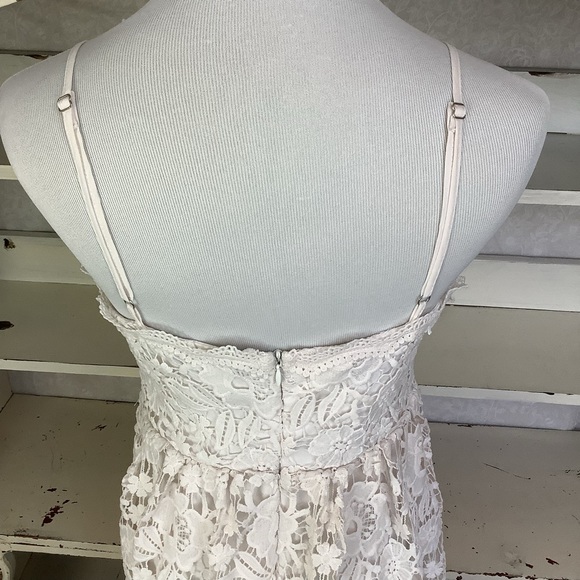 Boohoo Lace Dress - Picture 4 of 8